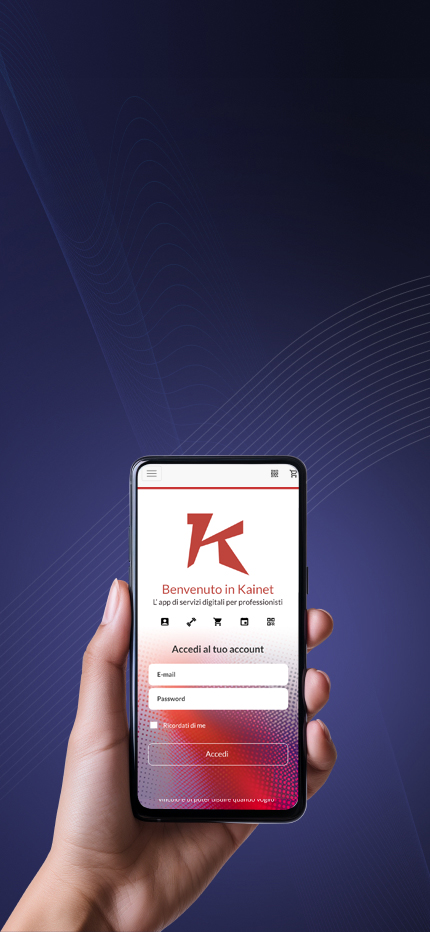 Mano che sorregge smartphone con anteprima App Kainet
